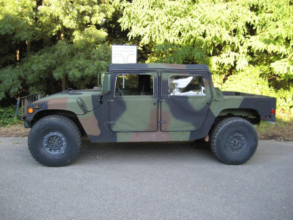 AM General Humvee M998 V8 6,2L Diesel de 1987 profil gauche
