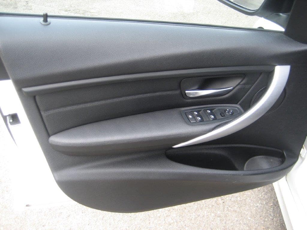 BMW 320D Touring Sport F31 de 2015 intérieur porte
