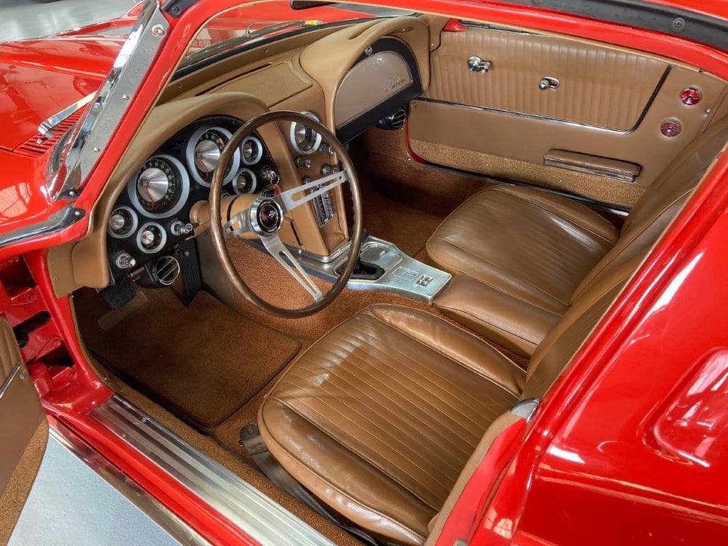 Chevrolet Corvette C2 Split Window de 1963 intérieur tableau de bord