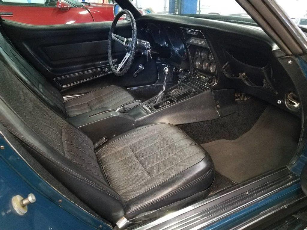Chevrolet Corvette C3 V8 427ci Boite manuelle de 1969 intérieur tableau de bord