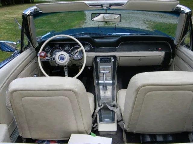 Ford Mustang Cabriolet V8 289ci de 1967 intérieur tableau de bord