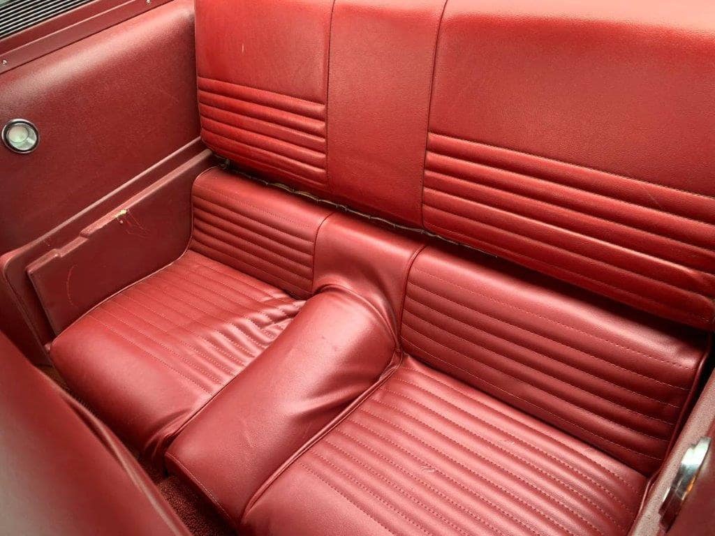 Ford Mustang Fastback V8 289ci de 1967 intérieur arrière