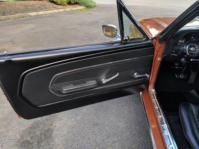 Ford Mustang Fastback V8 289ci de 1967 intérieur porte
