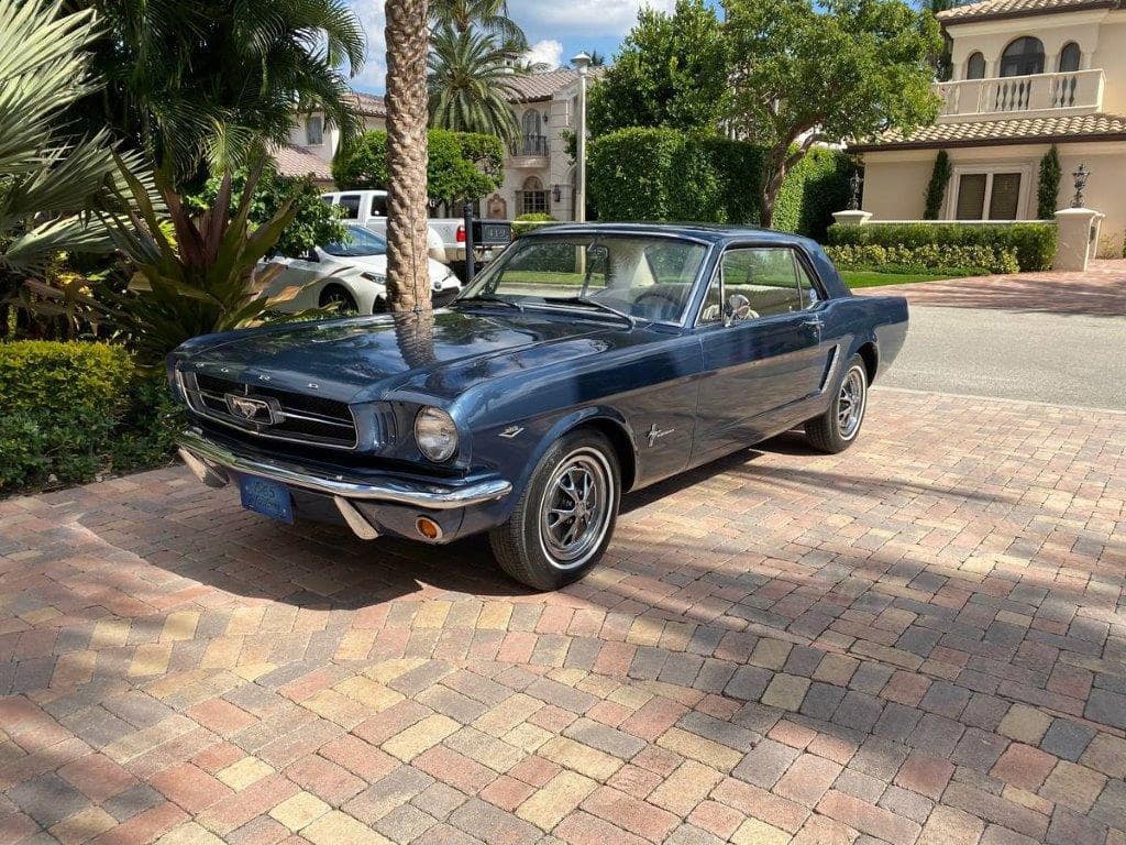 Ford Mustang V8 289ci de 1965 3/4 avant