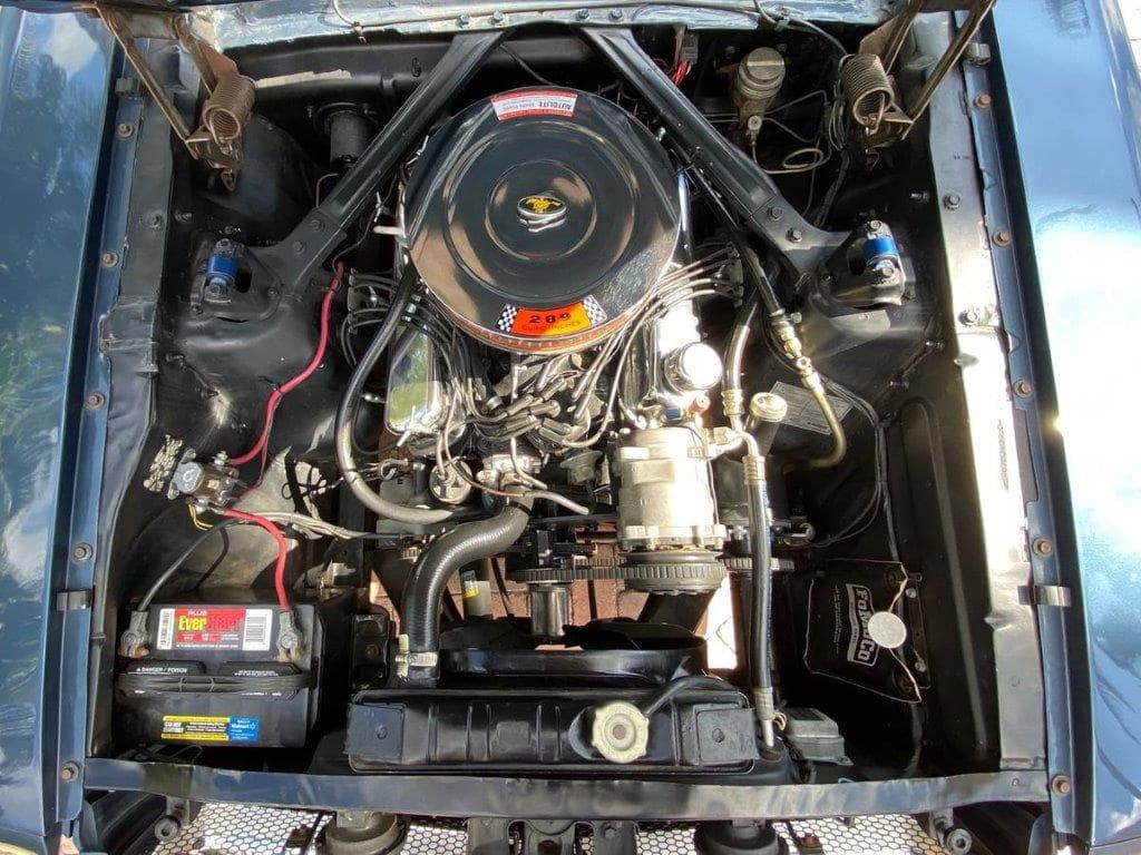 Ford Mustang V8 289ci de 1965 moteur face