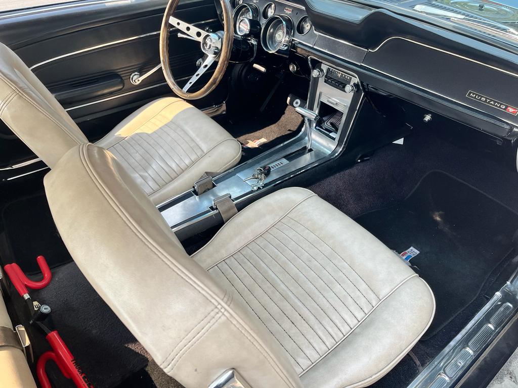 Ford Mustang V8 289ci de 1967 intérieur tableau de bord