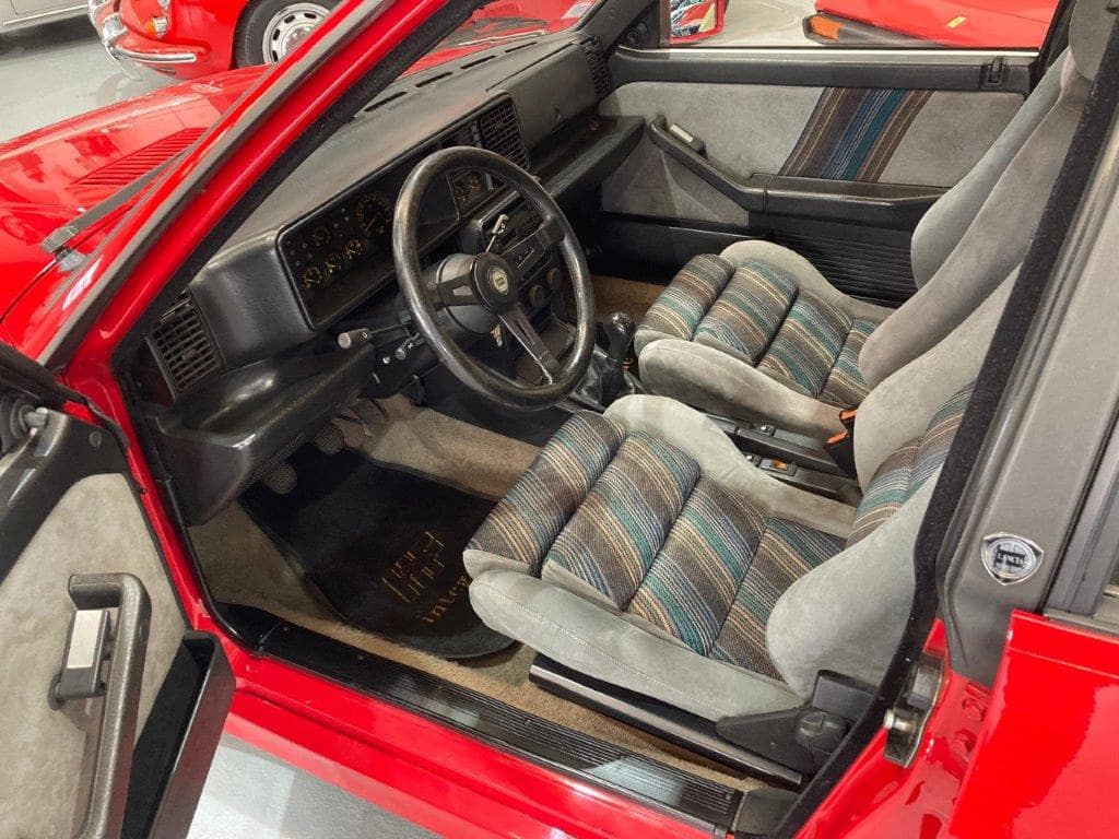 Lancia Delta HF Integrale 8s de 1988 intérieur tableau de bord