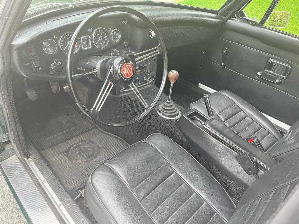 MG B GT MK II de 1969 intérieur tableau de bord
