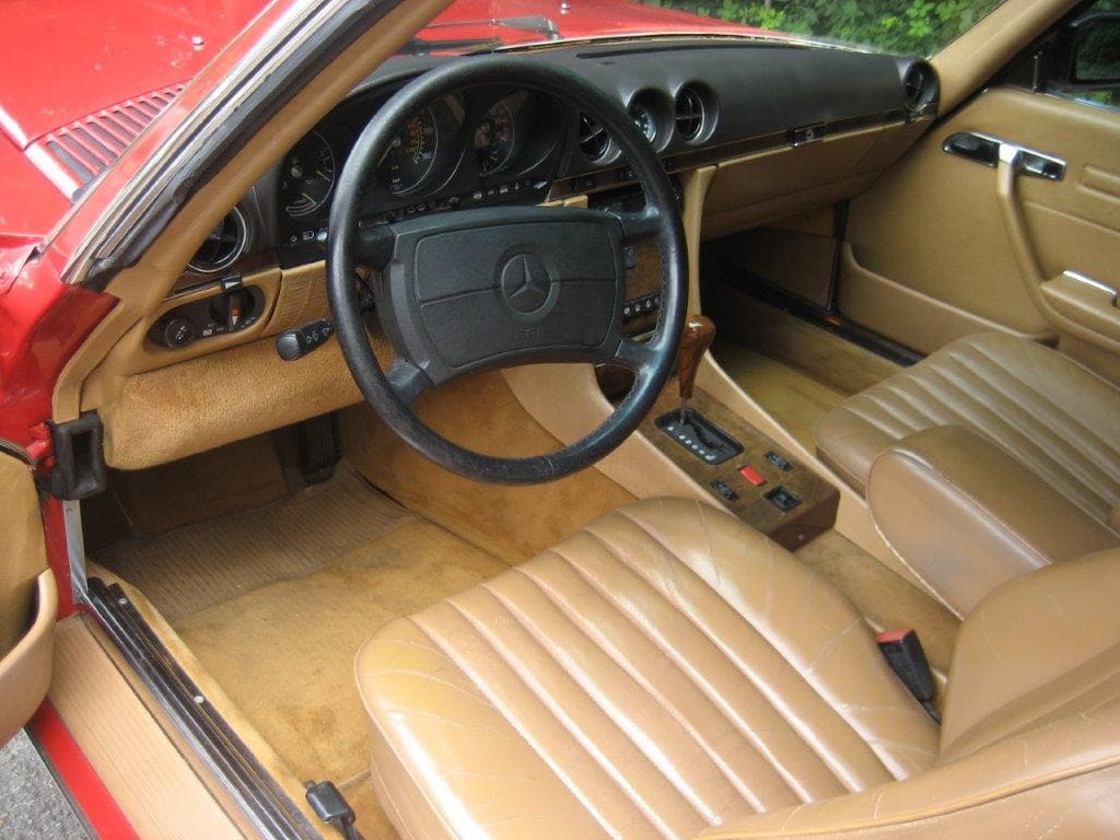 Mercedes 560 SL Type R107 de 1988 intérieur tableau de bord