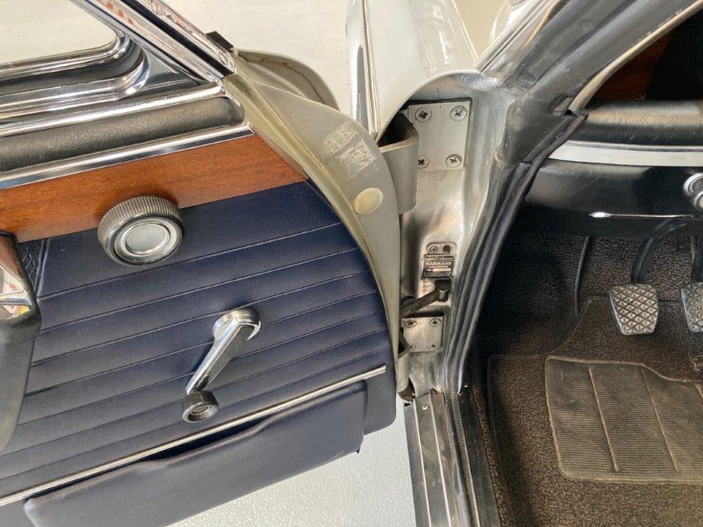 BMW 2800 CS de 1970 intérieur porte
