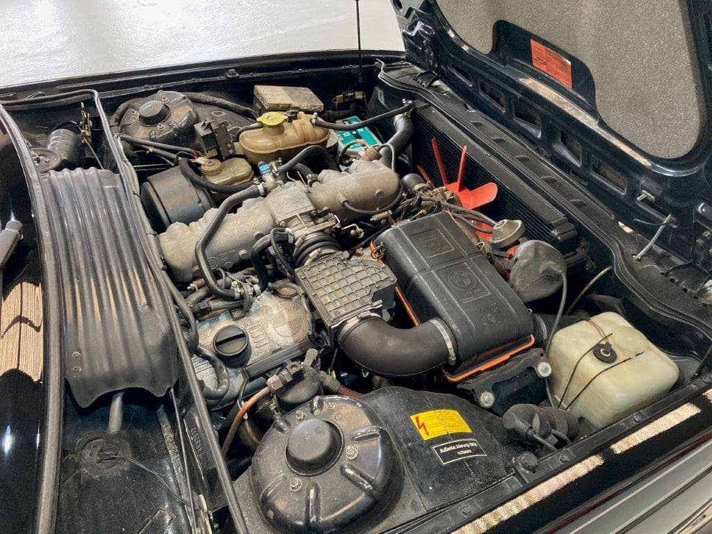 BMW 635 CSI de 1980 moteur 3/4