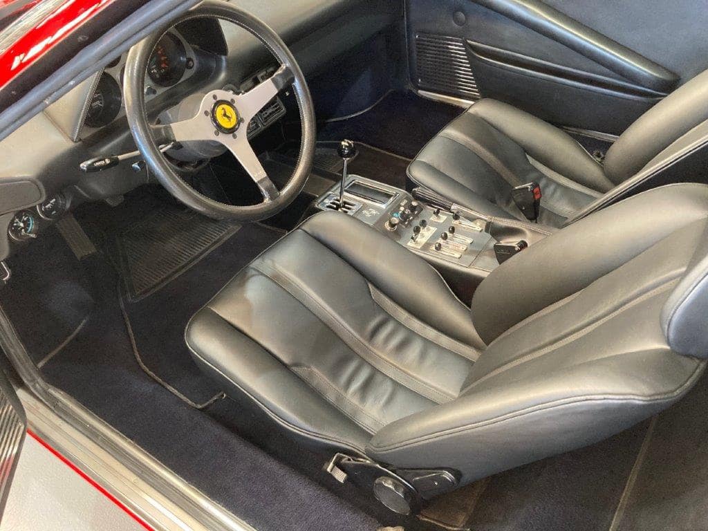 Ferrari 308 GTB de 1978 intérieur tableau de bord