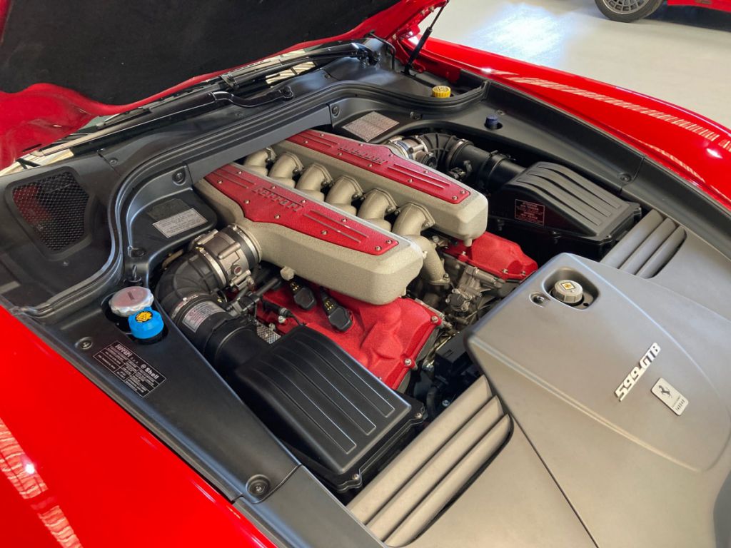 Ferrari 599 moteur 3/4