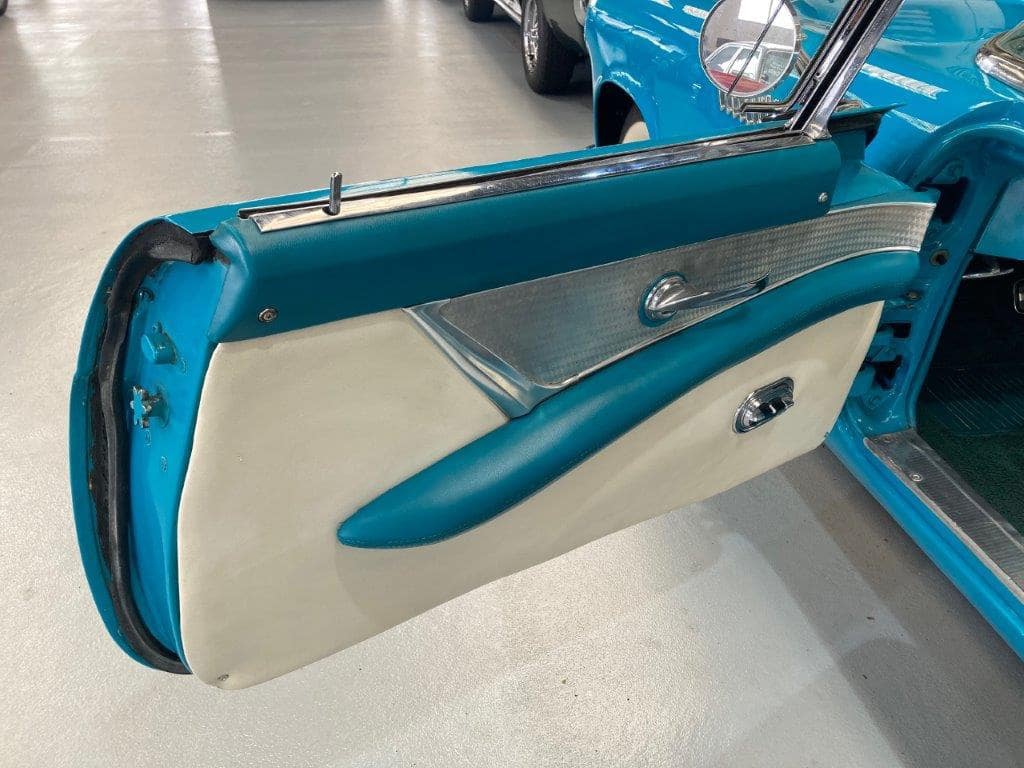 Ford Thunderbird V8 312ci de 1956