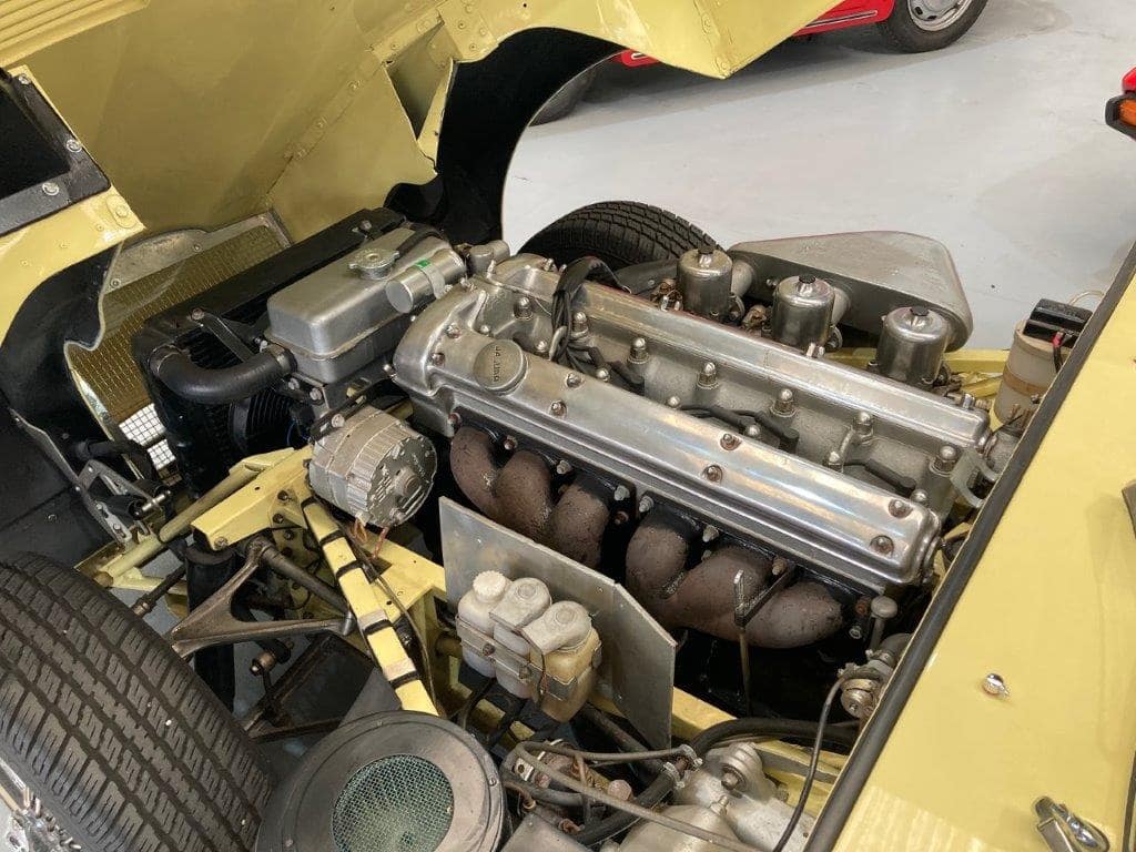 JAGUAR Type E Cabriolet série 1 de 1967 moteur 3/4