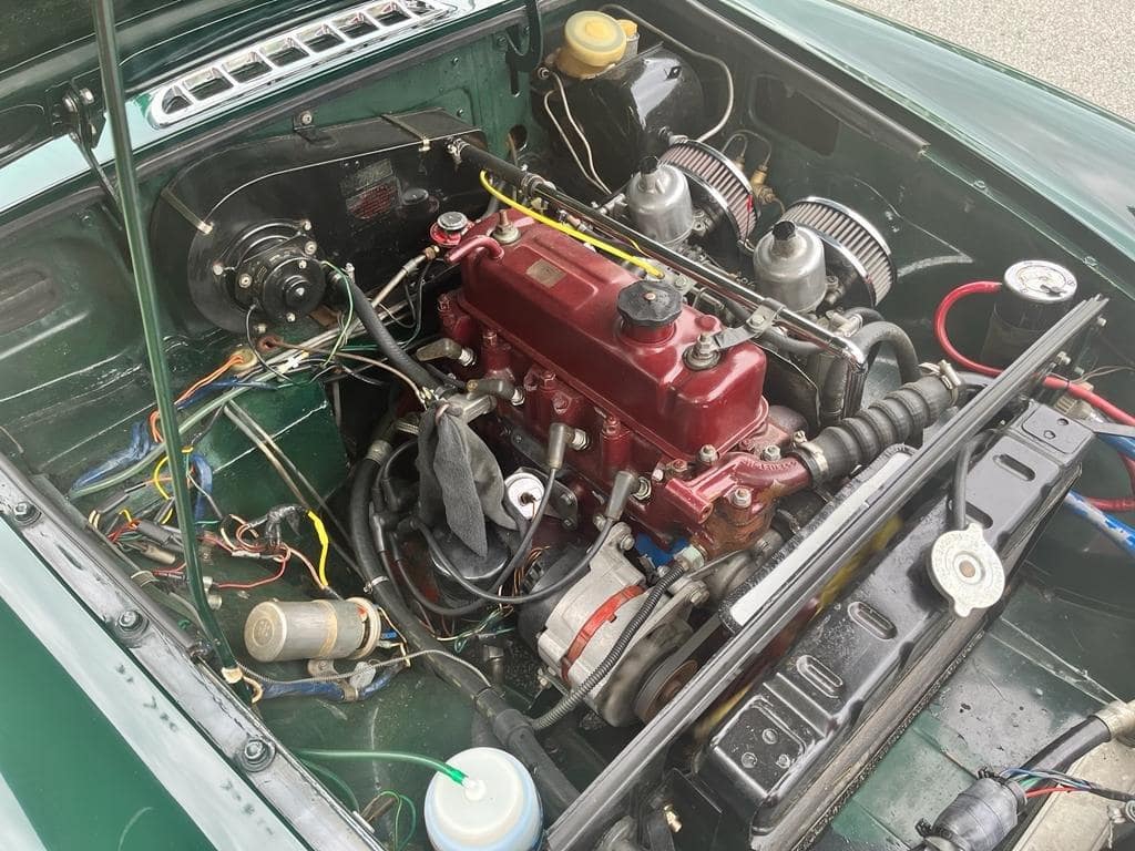 MG B GT MK II de 1969 moteur 3/4
