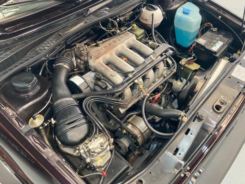 VW Golf II GTI 16 s de 1986 moteur 3/4